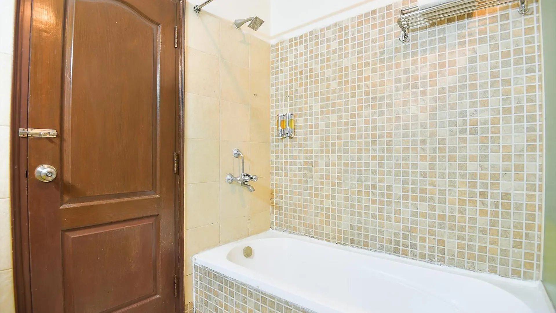 Bedchambers Serviced Apartments, Near Golf Course Road Gurgaon 0*,